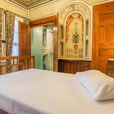 Hotel Old Legends 5*