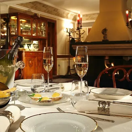 Old Legends Hotel 3*